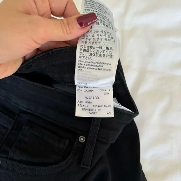 Levi’s 721 High Rise Skinny in Black - Picture 11 of 11